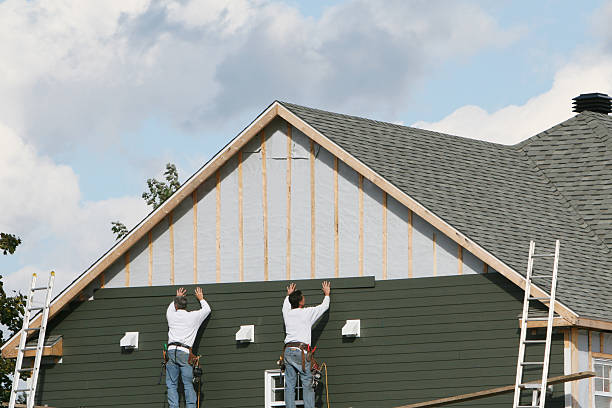 Professional Siding technician working in Bergholz, OH